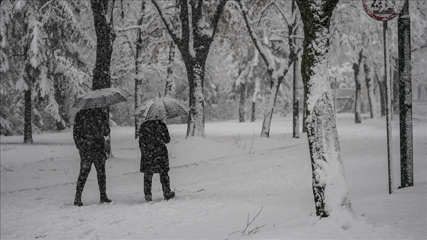 Zbog snijega otežan saobraćaj širom BiH