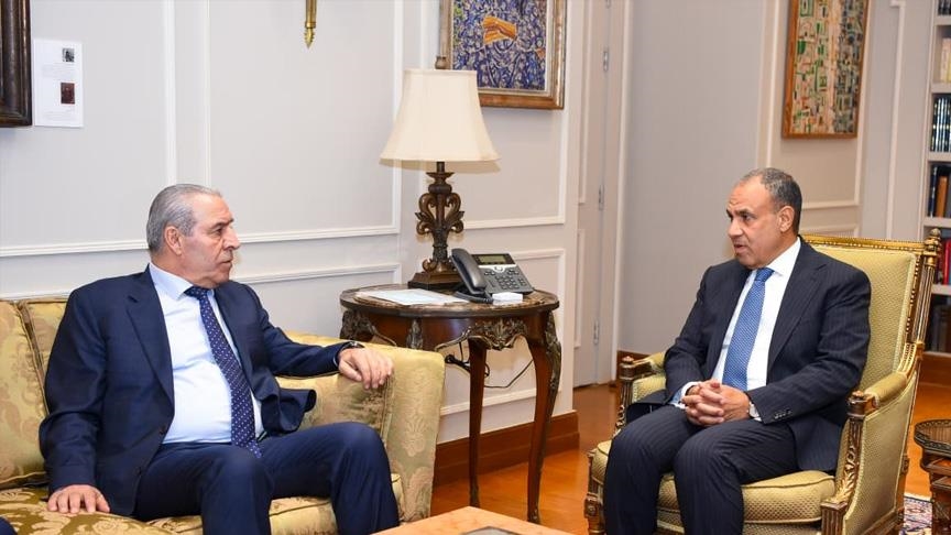 نائب رئيس فلسطين يبحث بالقاهرة سبل الانتقال للمرحلة الثانية من اتفاق غزة