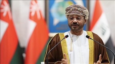 سلطنة عمان تدعو للحوار وخفض التصعيد في أزمة فنزويلا