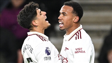 قدم.. أرسنال يتجاوز عقبة بورنموث في الدوري الإنجليزي