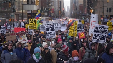 Maduro'nun yargılanmak üzere ABD'ye getirilmesi, New York'ta protesto edildi