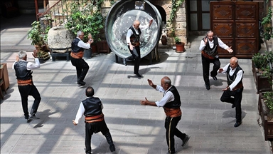 Kastamonu'nun yöresel halk oyunu "Sepetçioğlu"nu emekliler yaşatıyor