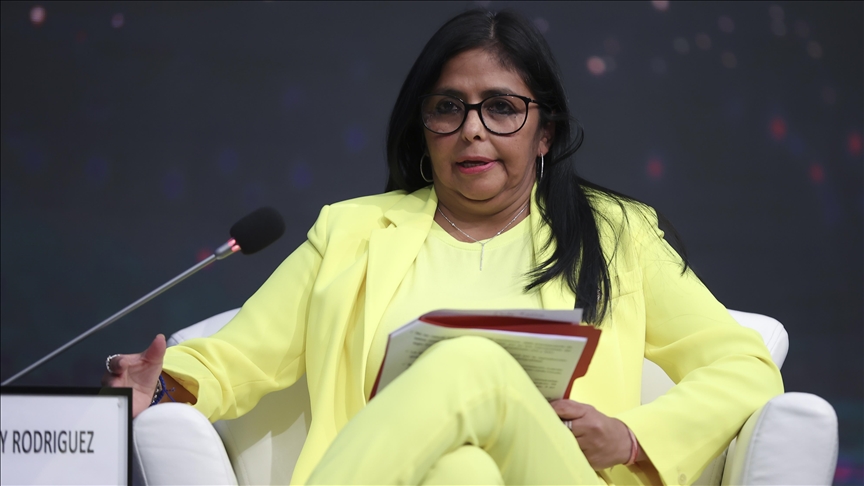 La vice-présidente du Venezuela prête serment en tant que présidente par intérim