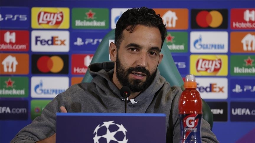 قدم.. مانشستر يونايتد يقيل مدربه البرتغالي روبن أموريم