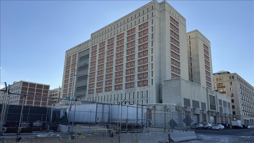 إعلام أمريكي: موكب يُقل مادورو يغادر مركز الاحتجاز في بروكلين