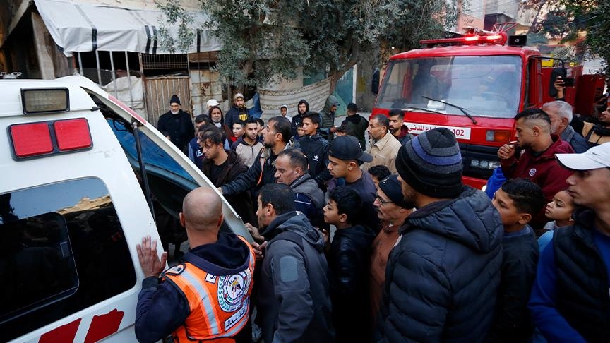 غزة.. مصرع فلسطينيَين اثنين بانهيار عمارة متضررة من حرب الإبادة