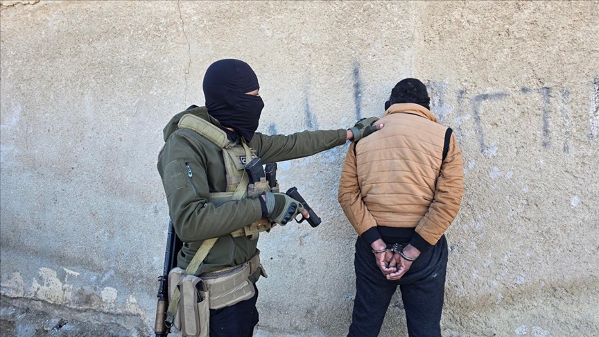 سوريا.. القبض على عنصر من "داعش" خطط لعمليات إرهابية