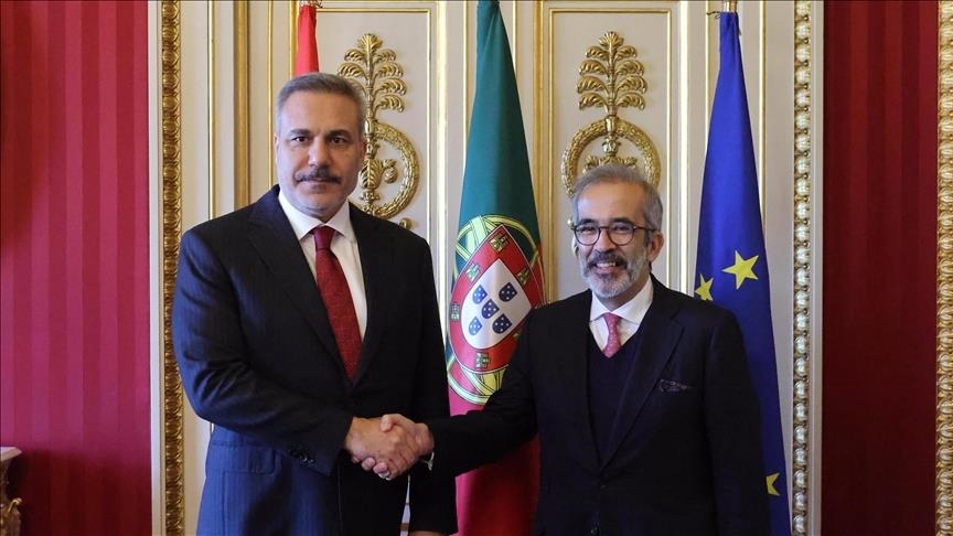 Kryediplomati turk takohet me homologun portugez në Lisbonë