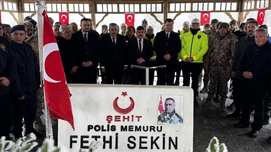 Şehit polis Fethi Sekin Elazığ'da kabri başında anıldı