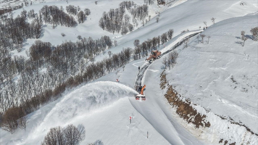 Li Wan, Hekarî û Bidlîsê rêya 157 cî û waran girtî ye