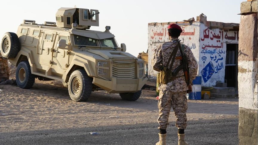 الحكومة اليمنية تقبض على متورطين بتهريب أسلحة من حضرموت