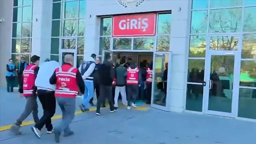 Tekirdağ merkezli 10 ilde "oto yedek parçası" satma vaadiyle dolandırıcılık yapan suç örgütüne operasyon