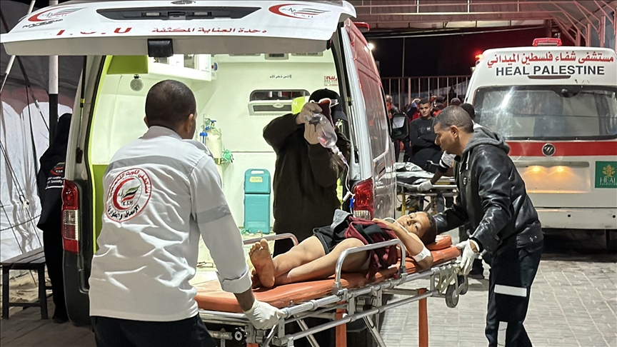 إصابة فتى فلسطيني بقنبلة أسقطتها مسيرة إسرائيلية بقطاع غزة