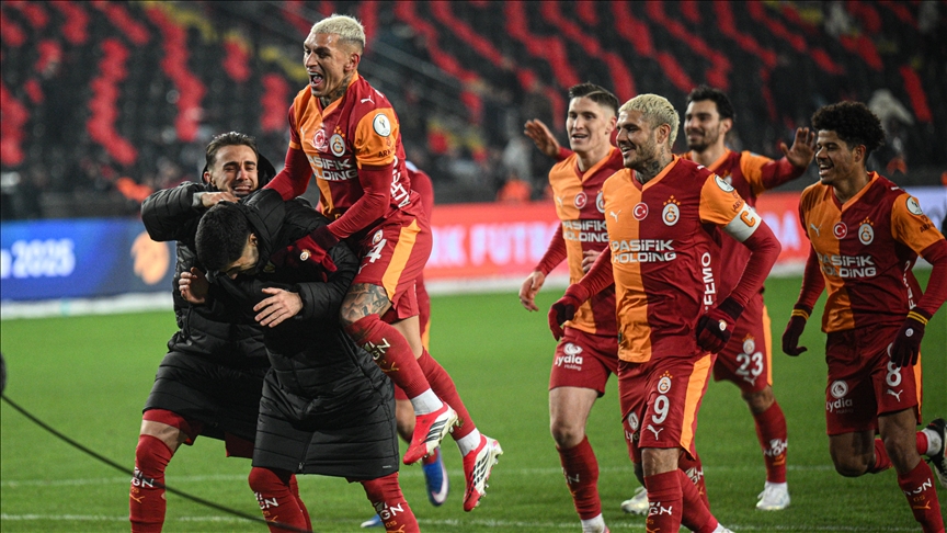 قدم.. غالاطة سراي يتأهل لنهائي كأس السوبر التركي