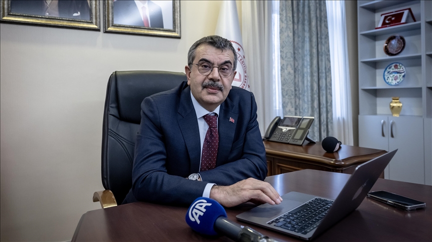 Milli Eğitim Bakanı Tekin, AA'nın "Yılın Kareleri" oylamasına katıldı