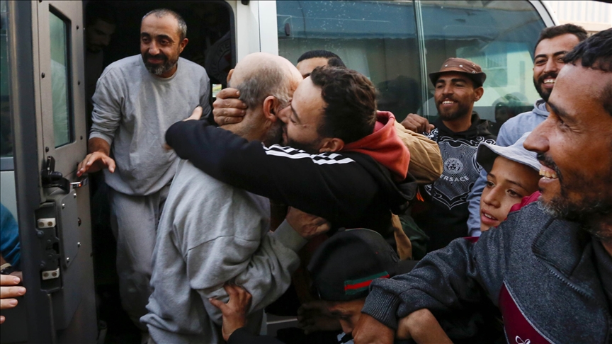 إسرائيل تفرج عن 10 أسرى فلسطينيين من قطاع غزة