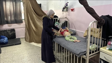 على أسرّة المرض.. طفولة تخوض معركة بقاء في غزة 