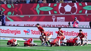 قدم.. هل تلحق مصر والجزائر بالمغرب في ربع نهائي أمم إفريقيا؟ 