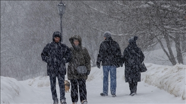 France / Neige-verglas : plus de 900 km de bouchons en Île-de-France, réseau de bus de la RATP interrompu