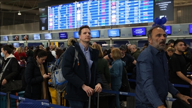 Yunanistan'da dün hava trafiğinde yaşanan aksamaya tepkiler sürüyor
