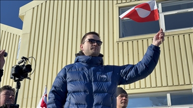 Groenland: le Premier ministre réagit à l’image virale au drapeau américain et déclare « notre pays n’est pas à vendre »