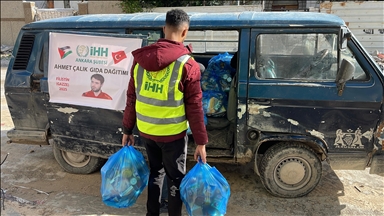 توزيع مساعدات في غزة عن روح اللاعب التركي أحمد تشاليق