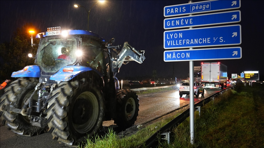 French farmers announce multi-day road blockade south of Lyon