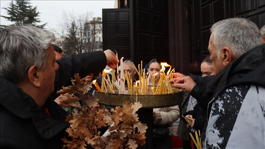 Православните христијани во Северна Македонија го одбележуваат Бадник
