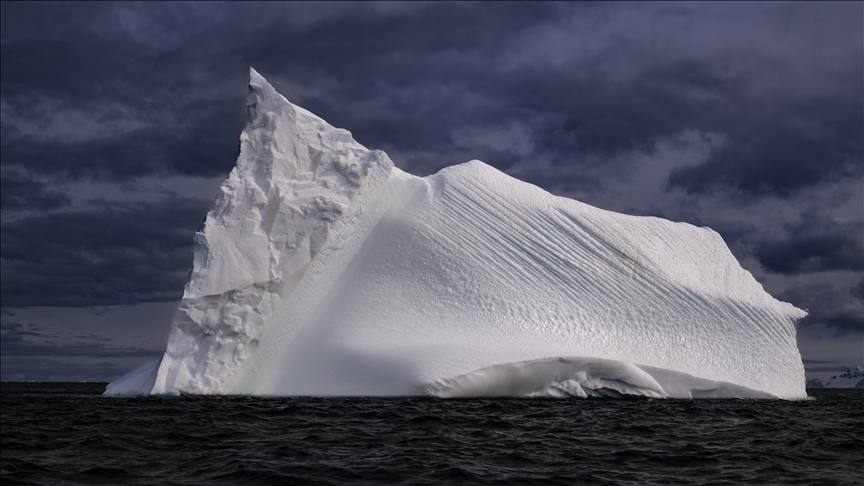 Grönland'ın Prudhoe buz tabakası, yaklaşık 7 bin yıl önce 2100 için öngörülen sıcaklıklarda eridi