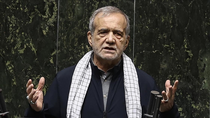 İran Cumhurbaşkanı’ndan, sözünü kesen dinleyiciye Türkçe nükteli uyarı