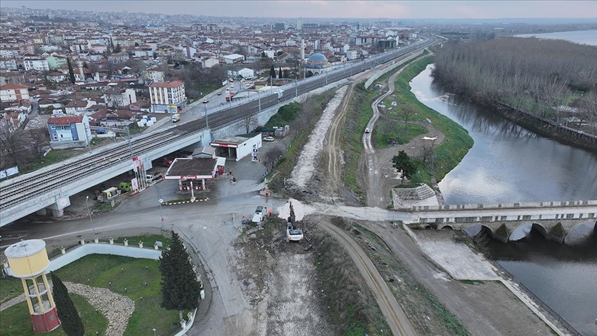 Edirne'de Tunca Köprüsü girişindeki hemzemin geçit kaldırılıyor