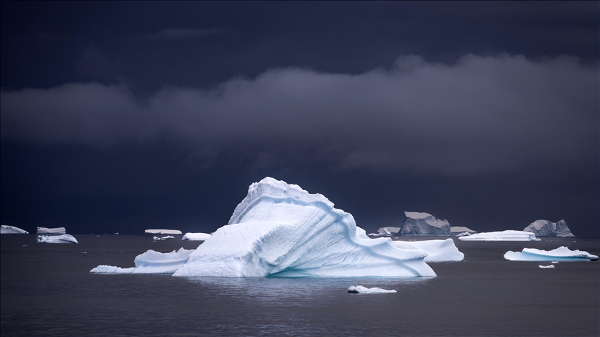 Greenland ice dome fully melted in past at temperatures possible this century