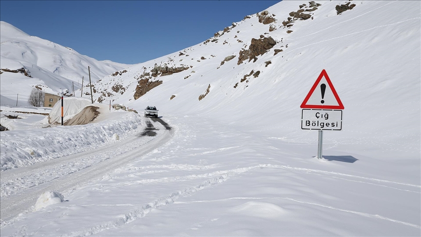 Meteorolojiden bazı bölgeler için çığ, fırtına ve gök gürültülü sağanak uyarısı 