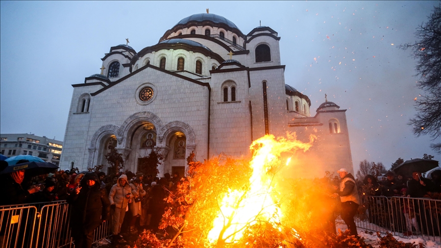 Pravoslavni vjernici u regiji paljenjem badnjaka i molitvama dočekuju Božić