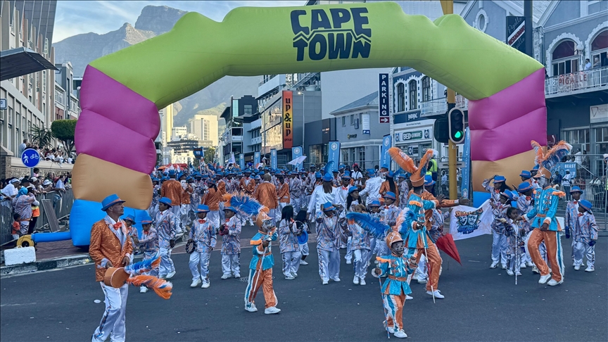 Karnavali Kaapse Klopse ndriçon qytetin Cape Town si simbol të gjallë të lirisë