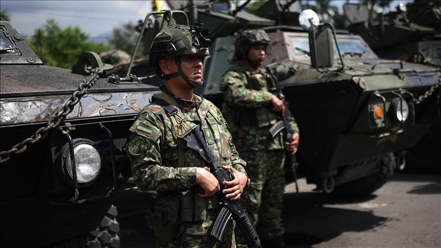 Des explosions et des coups de feu ont été signalés près du palais présidentiel au Venezuela