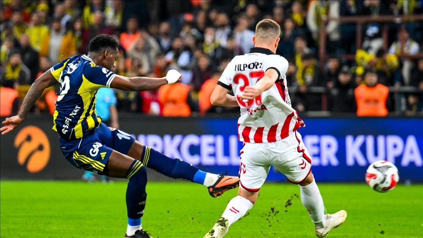 Fenerbahçe, Turkcell Süper Kupa'da finale yükseldi