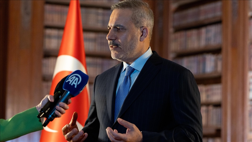 Ukraine : Une paix durable « de plus en plus proche », souligne Hakan Fidan à Paris