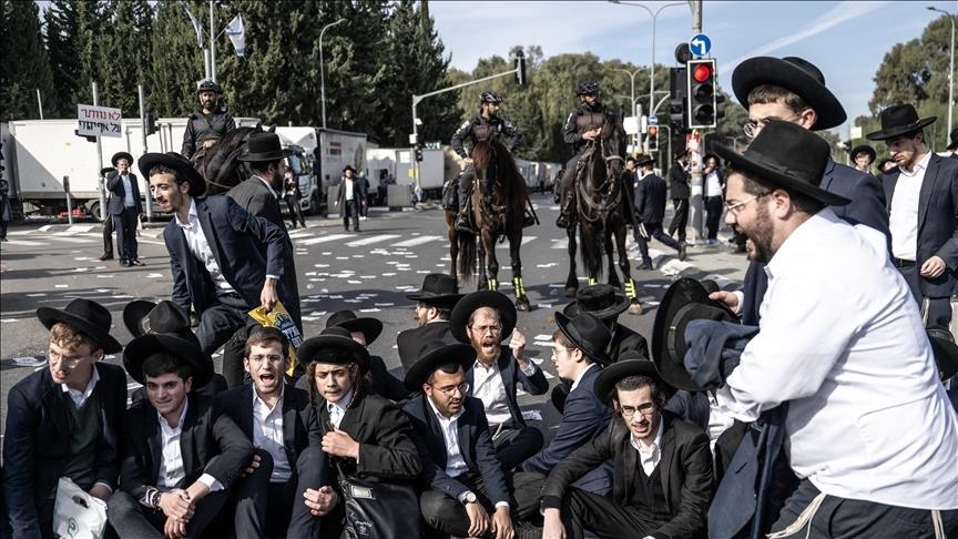 إسرائيل.. آلاف اليهود الحريديم يتظاهرون بالقدس رفضا للتجنيد