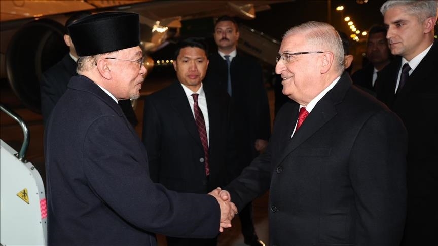 رئيس الوزراء الماليزي يصل تركيا