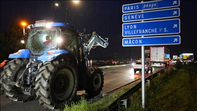 French farmers announce multi-day road blockade south of Lyon
