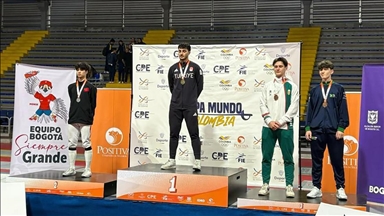 Furkan Yaman, Gençler Kılıç Dünya Kupası'nda altın madalya kazandı