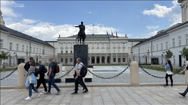 Poland rises to 7th most popular destination for UK migrants