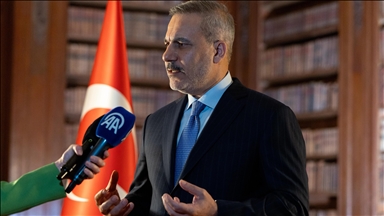 Ukraine : Une paix durable « de plus en plus proche », souligne Hakan Fidan à Paris