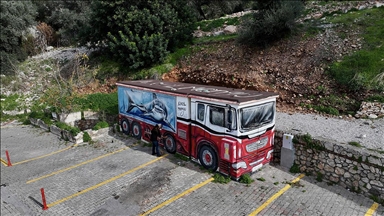 "Grafiti" sanatçısı Axel Mengü, turistik ilçeye renk katıyor 