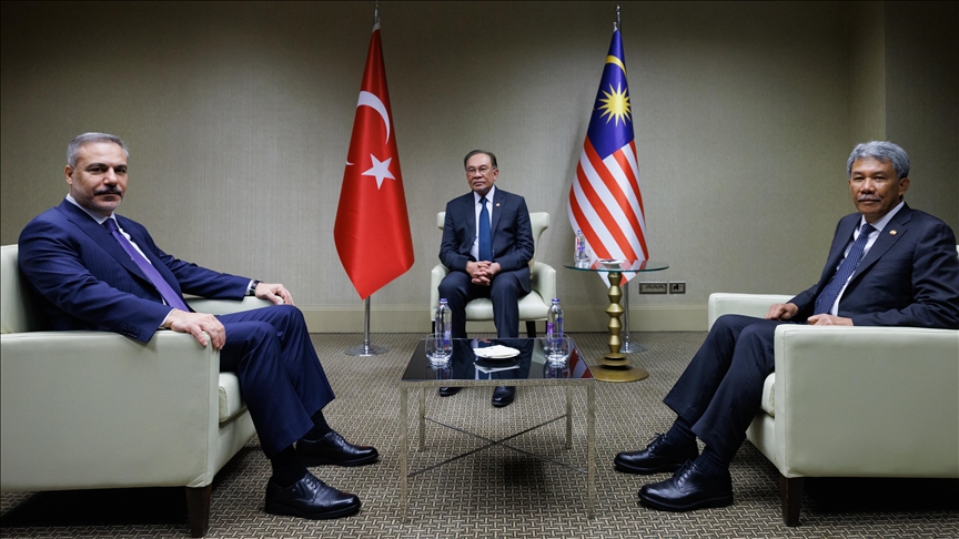 Хакан Фидан встретился с премьером и главой МИД Малайзии
