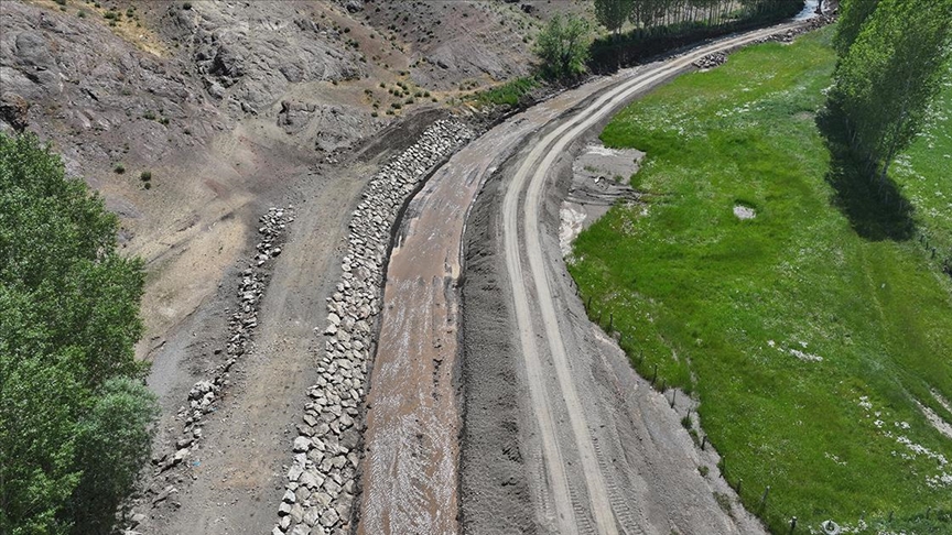 Van'da sel ve taşkın riski, dere yataklarına kurulan tesislerle önleniyor