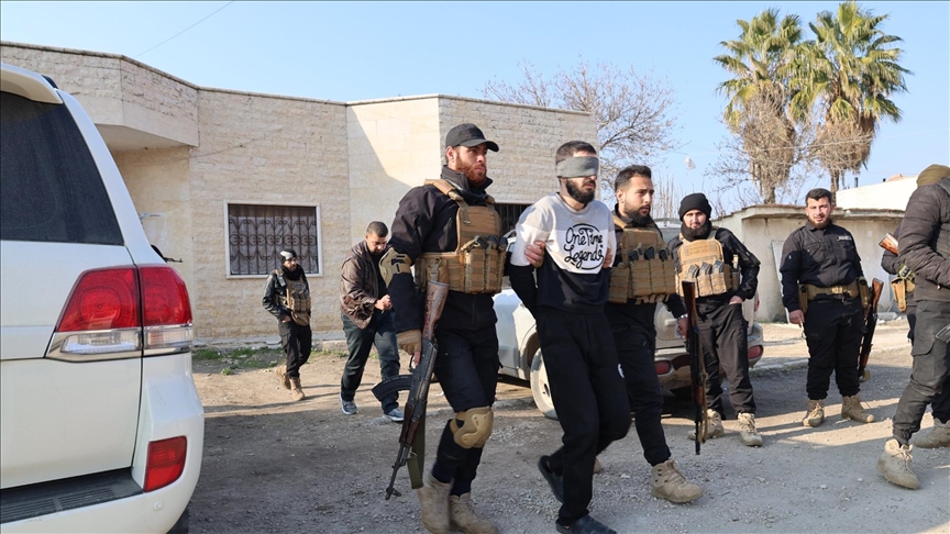سوريا.. ضبط 3 "متورطين" بتشكيل مجموعة مسلحة مرتبطة بنظام الأسد
