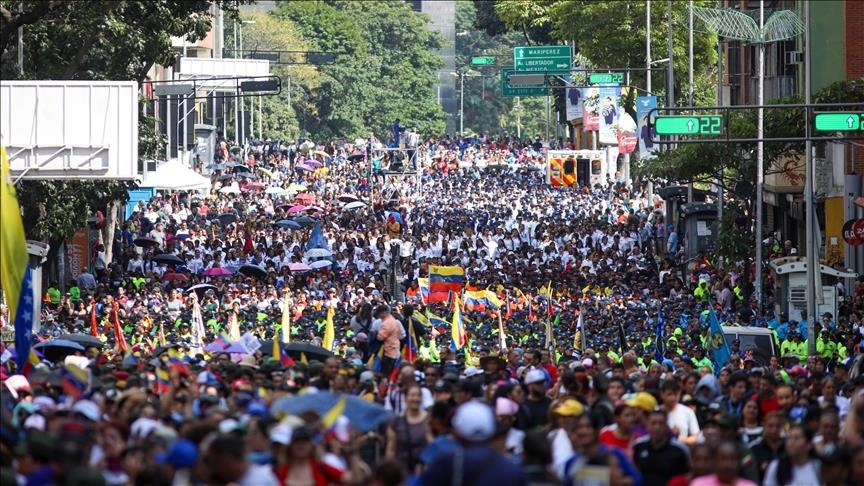 Илјадници маршираа во Каракас за поддршка на Мадуро