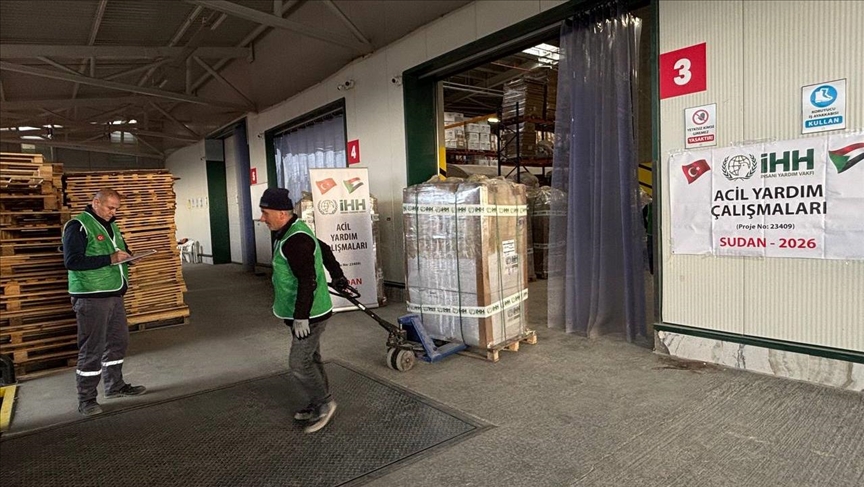 Гуманитарный фонд İHH направил в Судан 13 грузовиков с гумпомощью